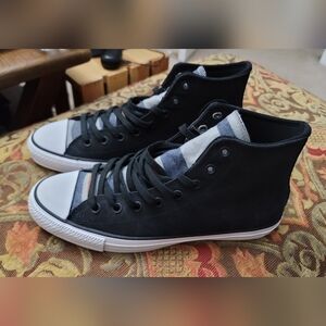 Converse size 10 mens.